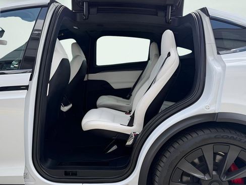 Used 2023 Tesla Model X Plaid image 21