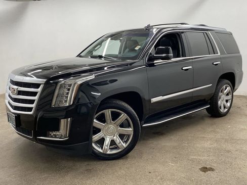 Used 2019 Cadillac Escalade Luxury image 1