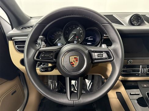 Certified 2025 Porsche Macan image 36