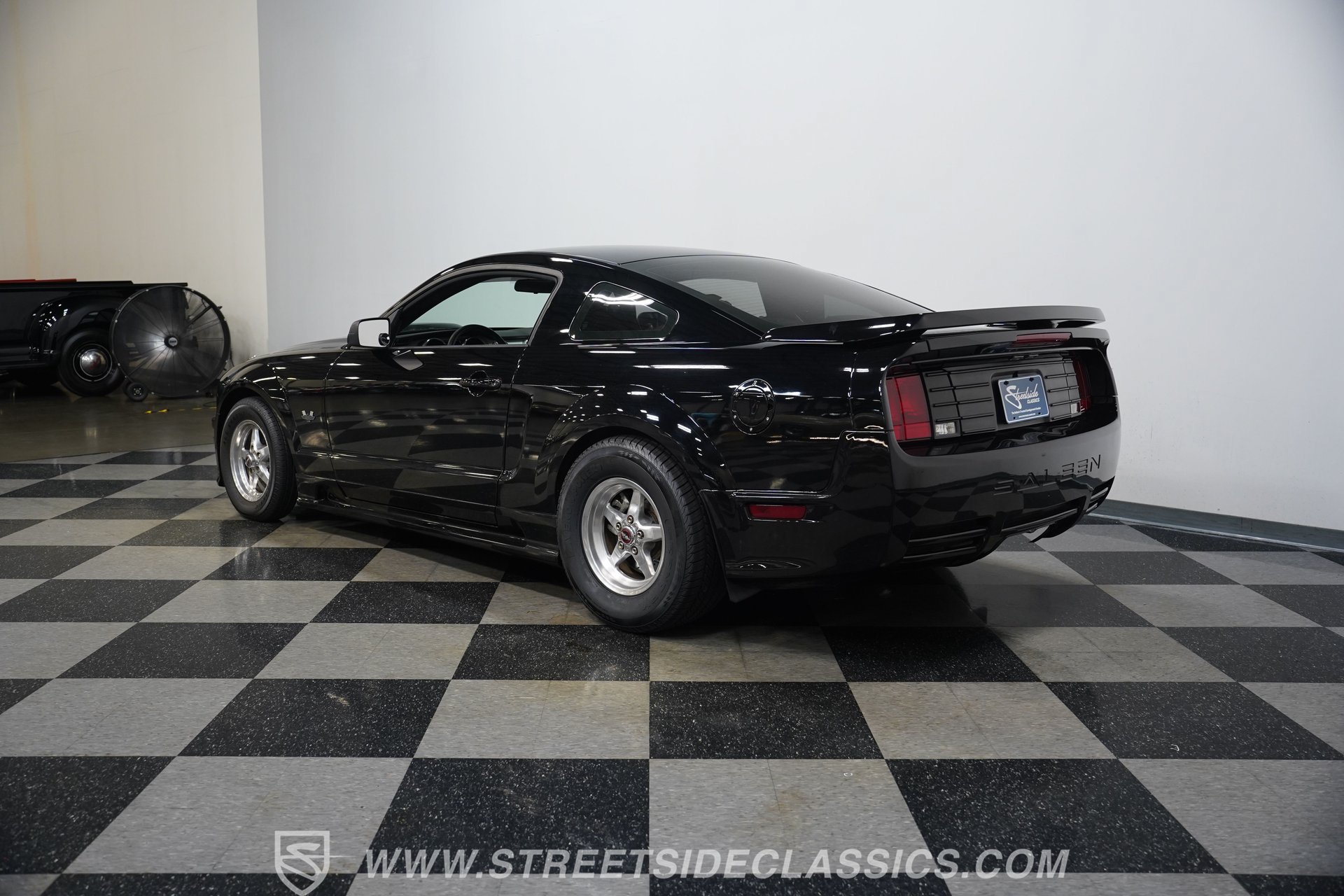 Used 2006 Ford Mustang GT RWD image 9