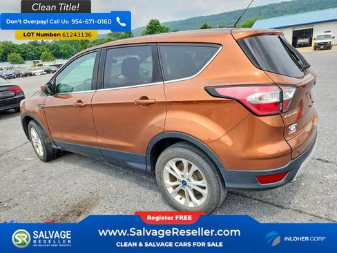 Used 2017 Ford Escape SE w/ SE Cold Weather Package AWD/4WD image 3