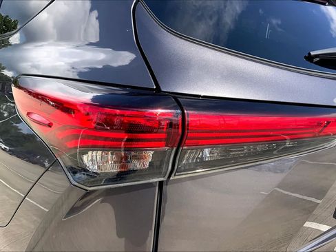 Used 2021 Toyota Highlander XSE FWD image 27
