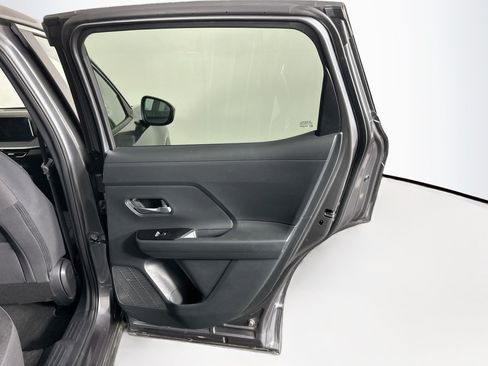 Used 2025 Nissan Kicks SV AWD/4WD image 28
