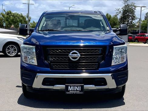 Used 2020 Nissan Titan SV w/ SV Convenience Package RWD image 3
