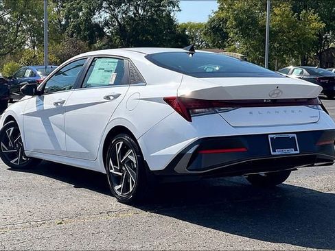 New 2025 Hyundai Elantra Limited image 3