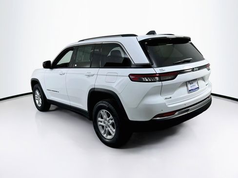 Used 2023 Jeep Grand Cherokee Laredo AWD/4WD image 7