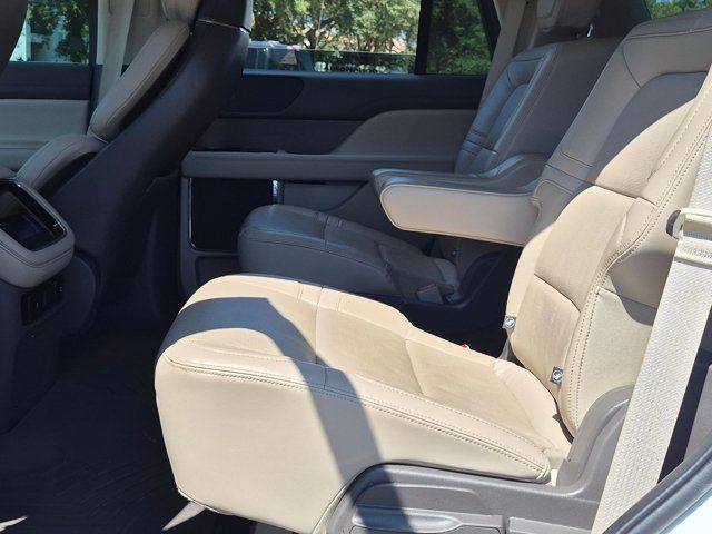 Used 2023 Lincoln Navigator Reserve AWD/4WD image 17