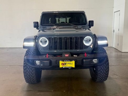 Used 2024 Jeep Gladiator Rubicon AWD/4WD image 4