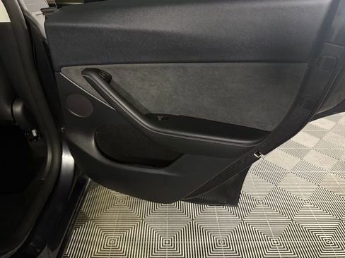 Used 2025 Tesla Model Y Long Range AWD/4WD image 30