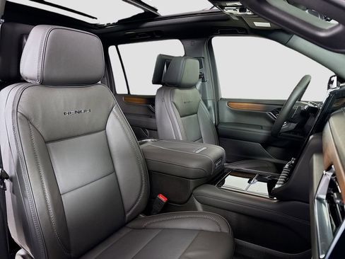 New 2026 GMC Yukon XL Denali w/ Denali Reserve Package image 31