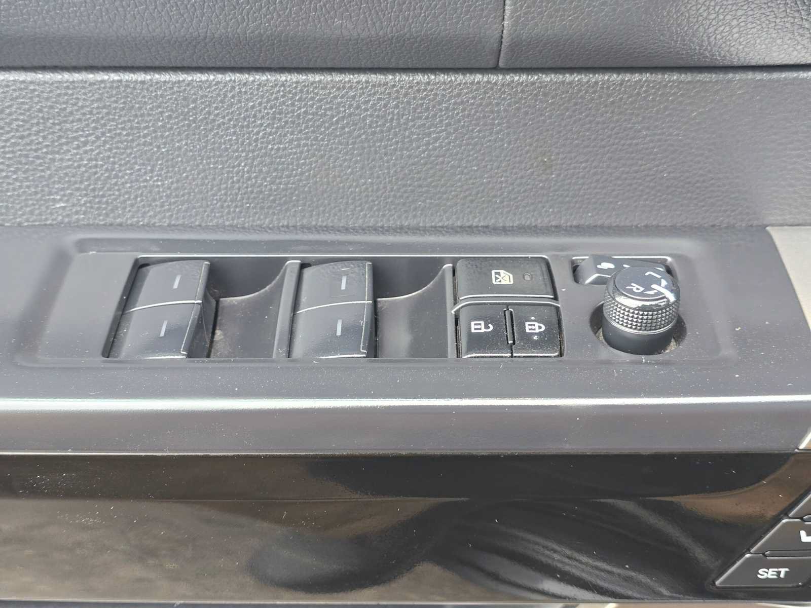Used 2024 Toyota Tundra Limited AWD/4WD image 25