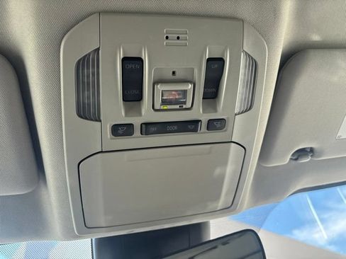Used 2022 Toyota Highlander XLE FWD image 13