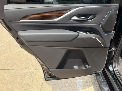 Used 2023 Cadillac Escalade Premium Luxury AWD/4WD image 18