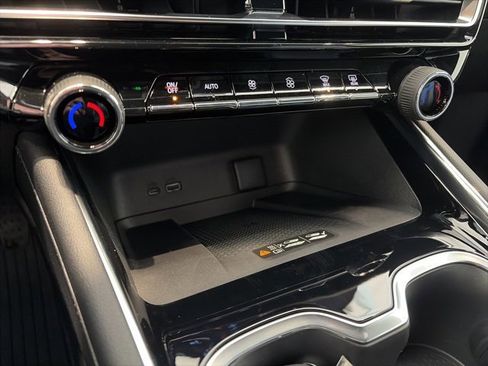 New 2026 Chevrolet Traverse LT w/ Midnight/Sport Edition image 21