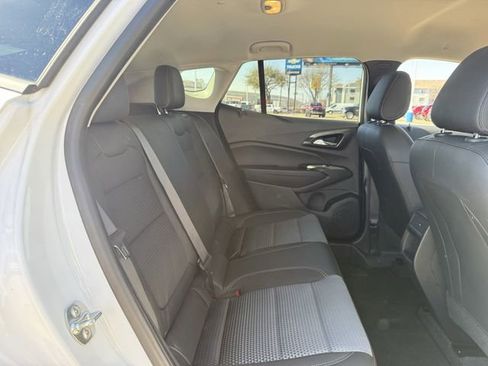 Certified 2025 Chevrolet Trax LT image 34