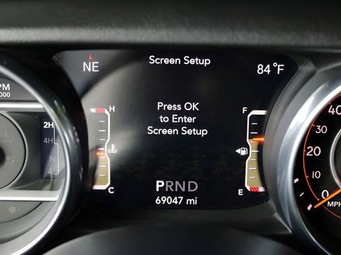 Used 2018 Jeep Wrangler Unlimited Sahara AWD/4WD image 28