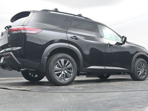 New 2025 Nissan Pathfinder SV w/ SV Premium Package image 30