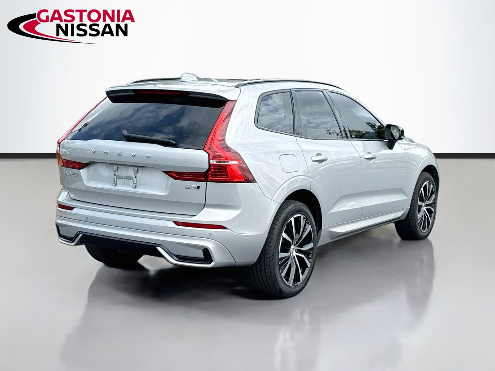 Used 2024 Volvo XC60 B5 Plus w/ Protection Package Premier AWD/4WD image 9
