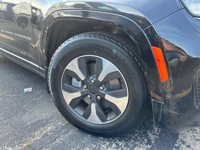 Certified 2021 Jeep Grand Cherokee L Overland w/ Advanced Protech Group III AWD/4WD image 3