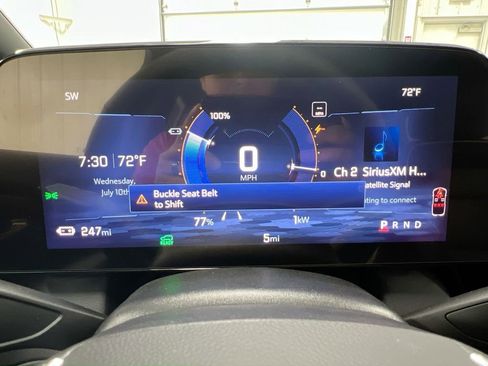 Used 2024 Chevrolet Equinox EV LT FWD image 11