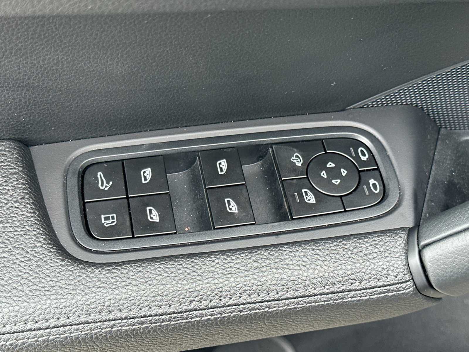 Certified 2025 Porsche Cayenne S AWD/4WD image 13