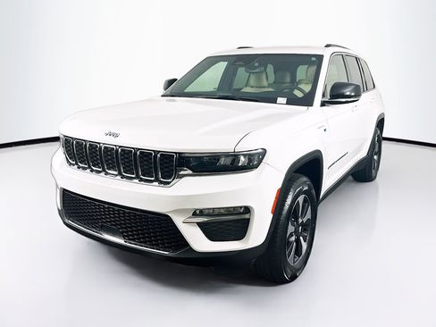 Used 2024 Jeep Grand Cherokee Limited 4xe AWD/4WD image 3