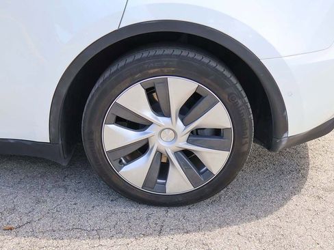 Used 2021 Tesla Model Y Long Range AWD/4WD image 31
