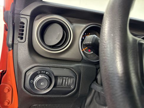 Used 2018 Jeep Wrangler Unlimited Sport AWD/4WD image 15