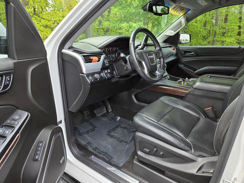 Used 2018 GMC Yukon XL SLT w/ Premium Edition AWD/4WD image 12