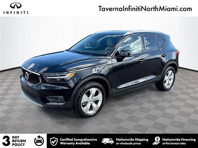 Used 2022 Volvo XC40 T5 Momentum