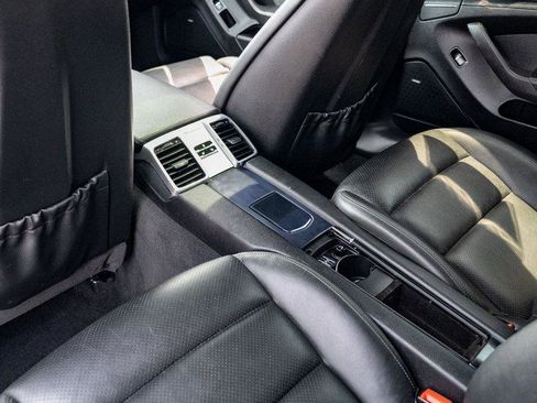 Used 2013 Porsche Panamera 4 w/ Premium Pkg image 29