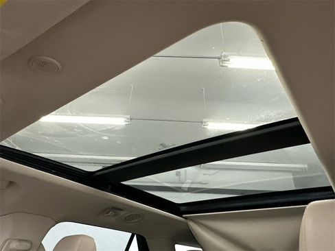 Used 2020 Ford Explorer XLT w/ Equipment Group 202A image 25