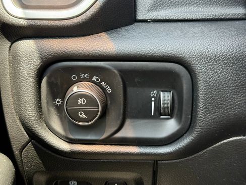 Used 2020 RAM 1500 Big Horn AWD/4WD image 36