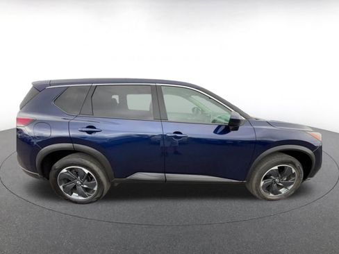 Used 2025 Nissan Rogue SV AWD/4WD image 16