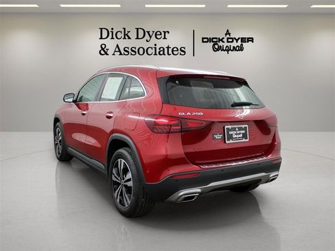 Used 2025 Mercedes-Benz GLA 250 image 4