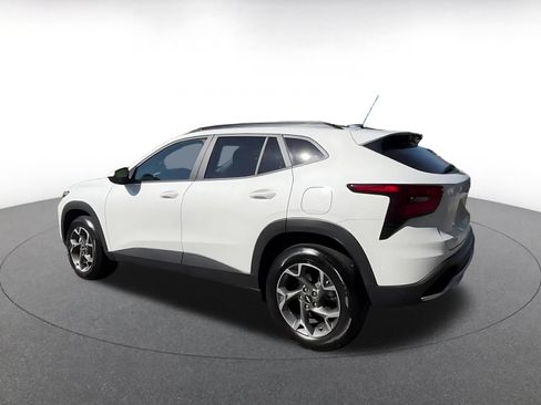 Used 2025 Chevrolet Trax LT w/ LT Convenience Package FWD image 10