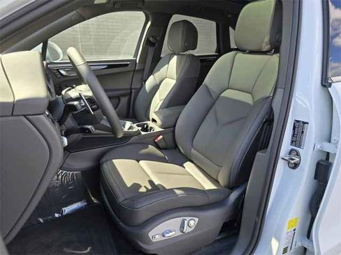 New 2025 Porsche Macan image 5