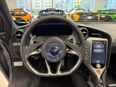 Used 2026 McLaren 750S Spider image 15