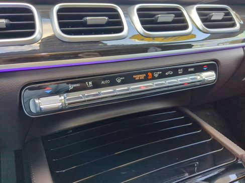 Used 2023 Mercedes-Benz GLS 450 4MATIC image 28