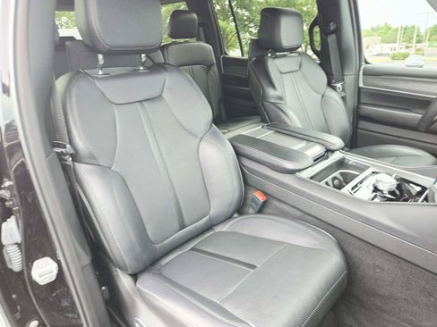 Used 2024 Jeep Wagoneer Series III w/ Premium Group I AWD/4WD image 21