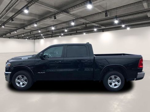 Used 2025 RAM 1500 Big Horn AWD/4WD image 4