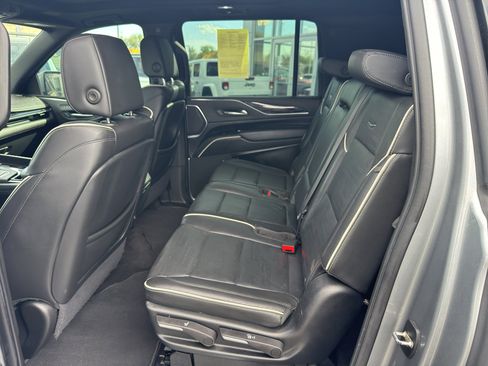 Used 2023 Cadillac Escalade ESV Sport w/ LPO, ONYX Package AWD/4WD image 23