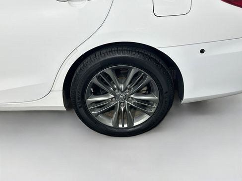 Used 2017 Toyota Camry SE image 11