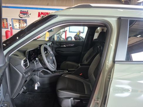 Used 2025 Chevrolet TrailBlazer LT AWD/4WD image 5