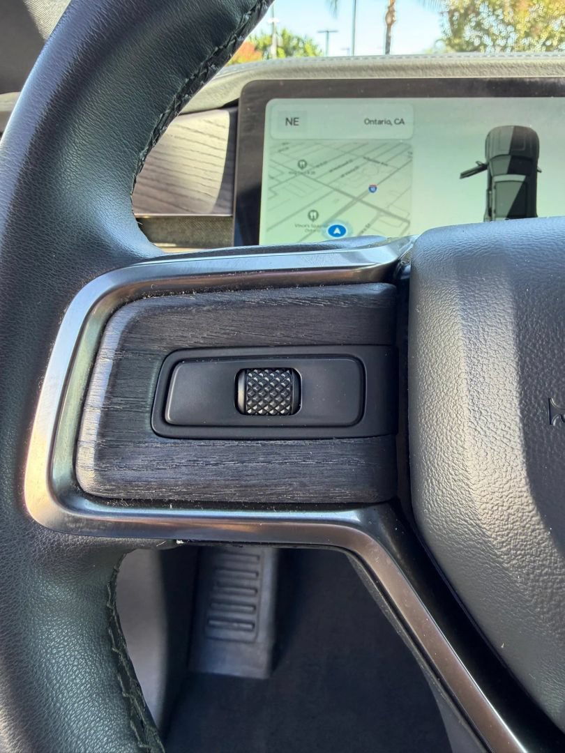 Used 2025 Rivian R1S Adventure Dual AWD/4WD image 48