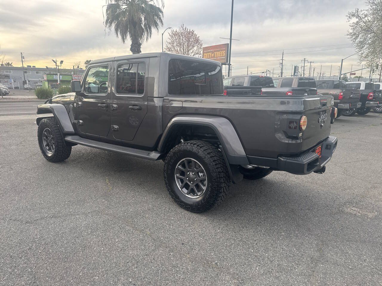Used 2020 Jeep Gladiator Overland AWD/4WD image 6