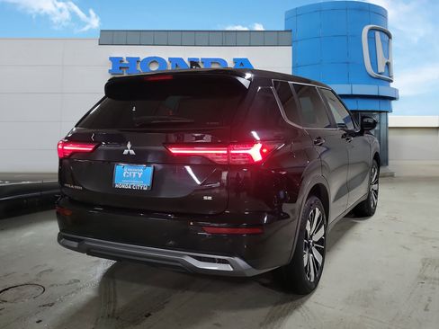 Used 2025 Mitsubishi Outlander SE image 5