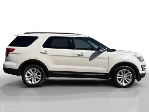 Used 2016 Ford Explorer XLT w/ Equipment Group 202A FWD image 6