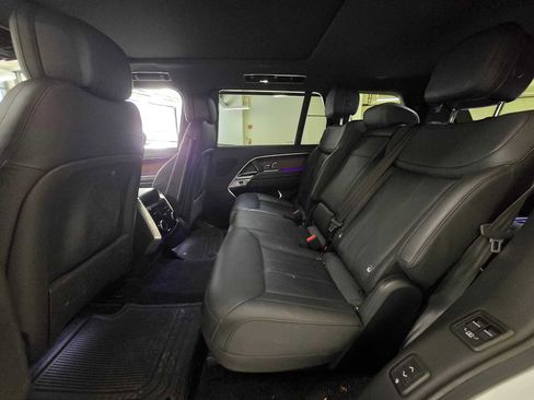 Used 2023 Land Rover Range Rover Long Wheelbase SE AWD/4WD image 18