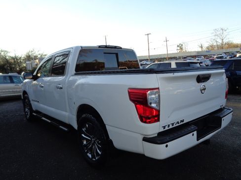 Used 2018 Nissan Titan SV w/ SV Convenience Package image 7